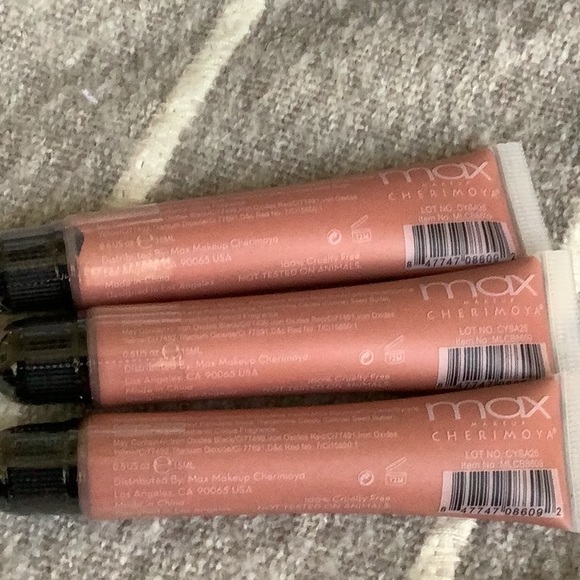 Max makeup Cocoa butter cream Lip Gloss - Picture 3 of 3